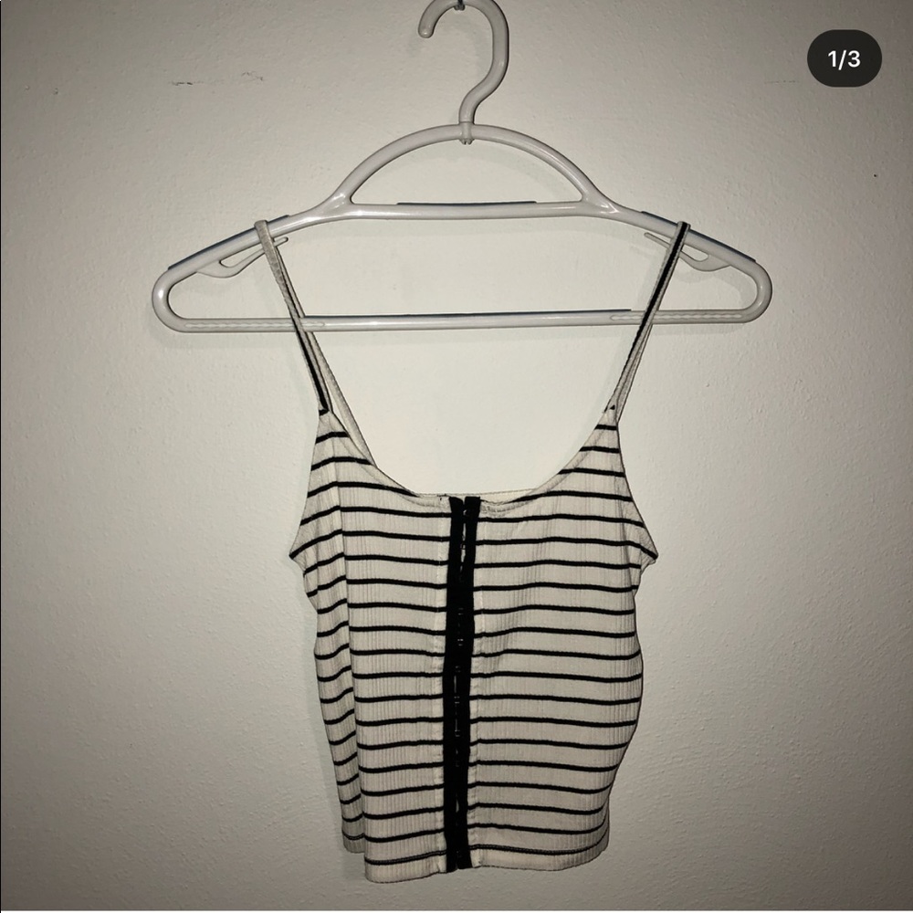 Black and white cropped top